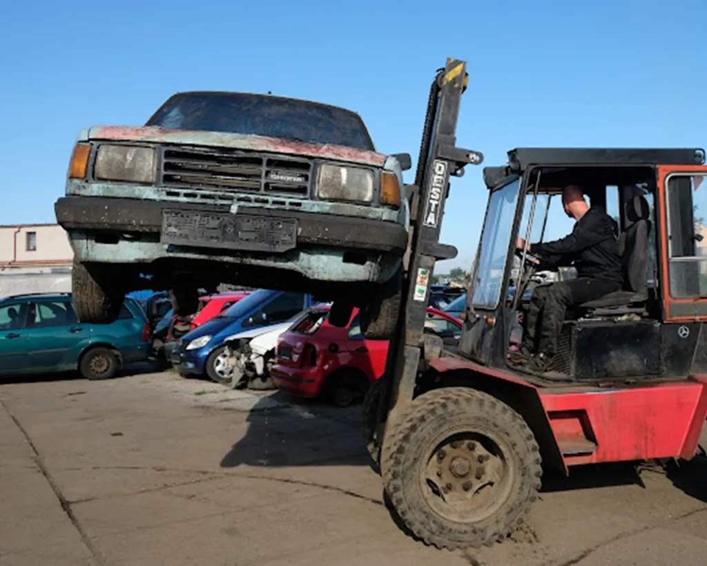 Průběh likvidace vozidla v Bakově